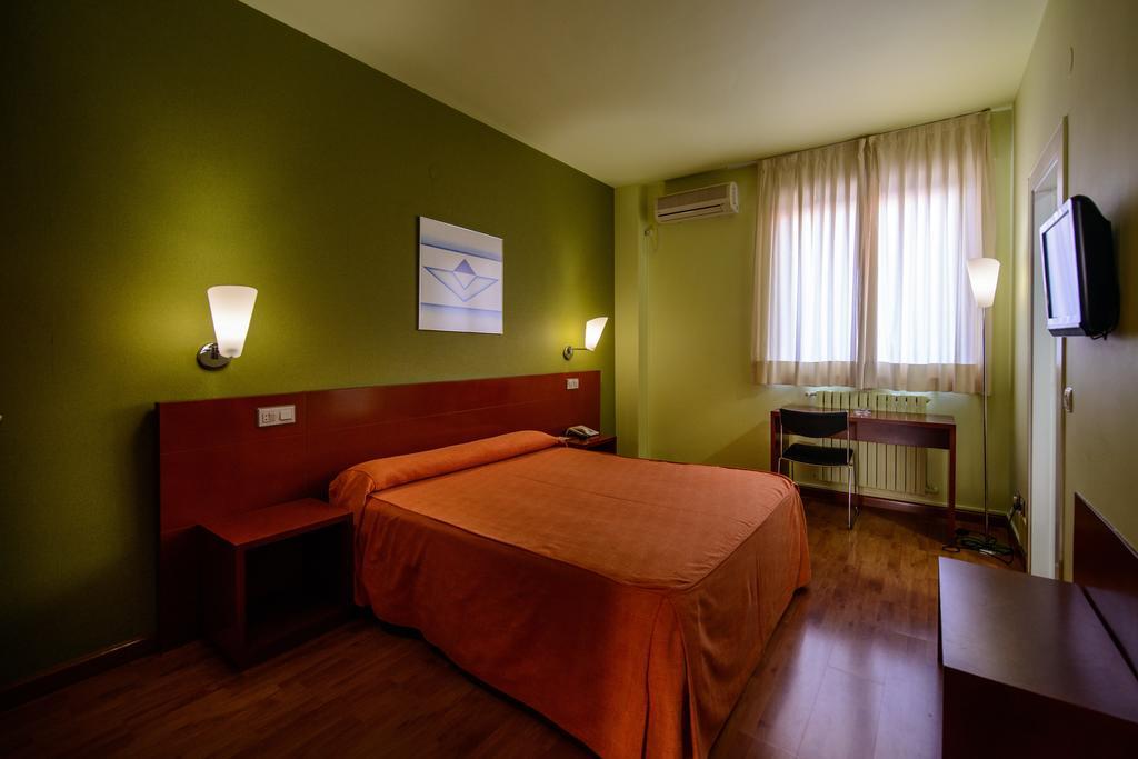 Hotel El Paso Honroso Hospital de Órbigo Rum bild